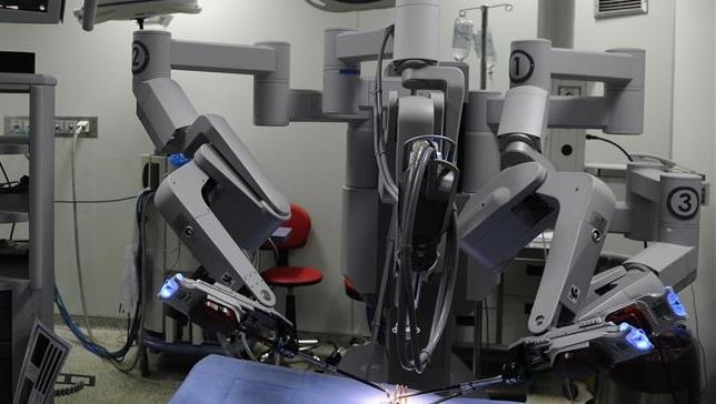САД: Робот за првпат изврши операции без човечка помош