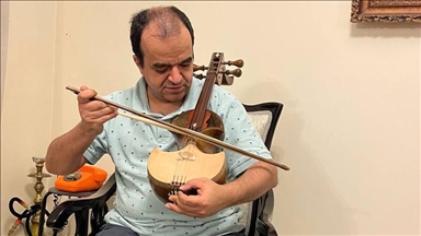 هنرمند نابینای ایرانی بیش از 15 آلت موسیقی می‌نوازد