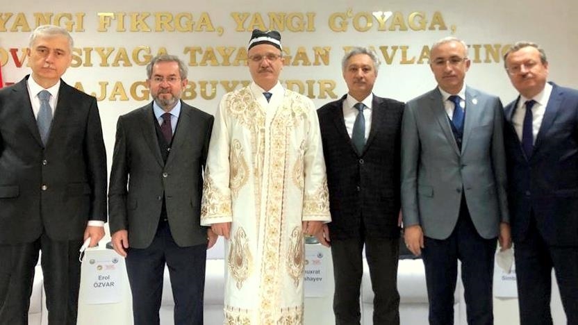 YÖK Başkanı Özvar'a Özbekistan'da "fahri profesörlük" unvanı verildi