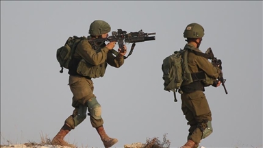 الجيش الإسرائيلي يصيب عشرات الفلسطينيين ويستهدف سيارة إسعاف بالضفة 