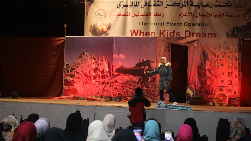 Палестинские дети с театральной сцены рассказали о тяготах блокады