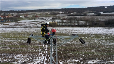 Trakya'da elektrik arıza ekipleri kar kış demeden görev başında