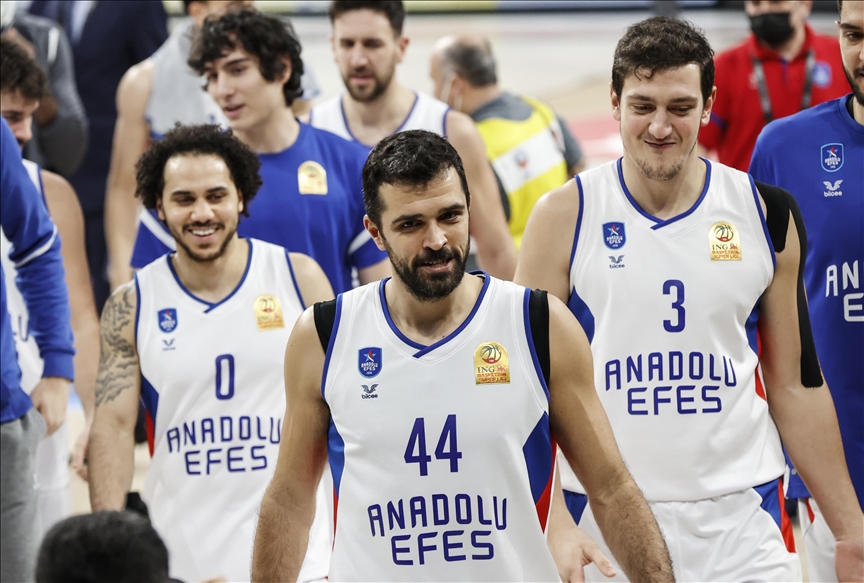 Anadolu Efes Beat Fenerbahce Beko To Register 14th Win