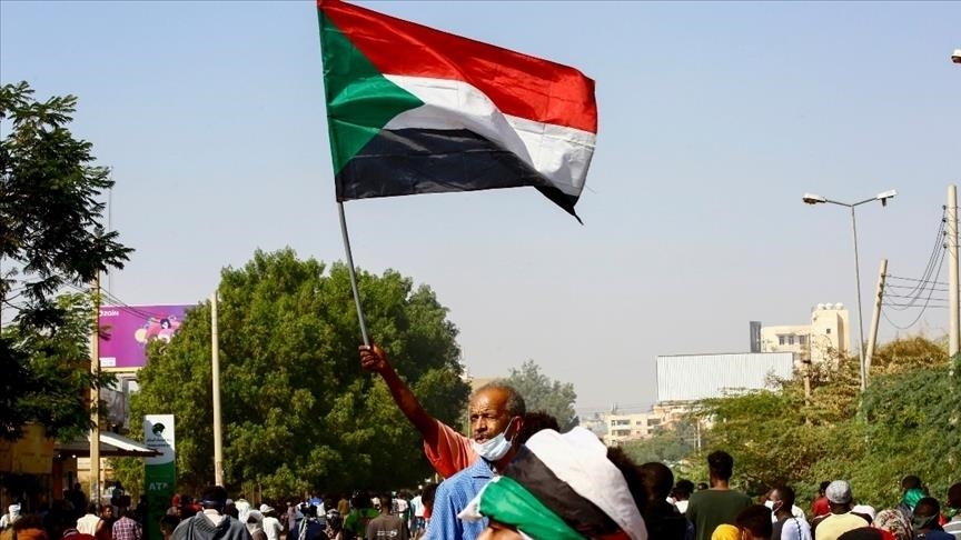 Sudanese protesters block border road with Egypt