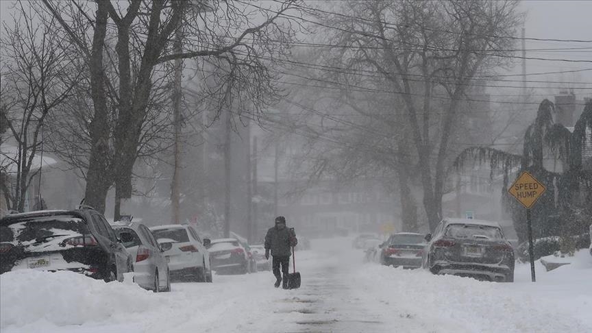 قطعی برق بیش از 100 هزار نفر در آمریکا در پی بارش سنگین برف