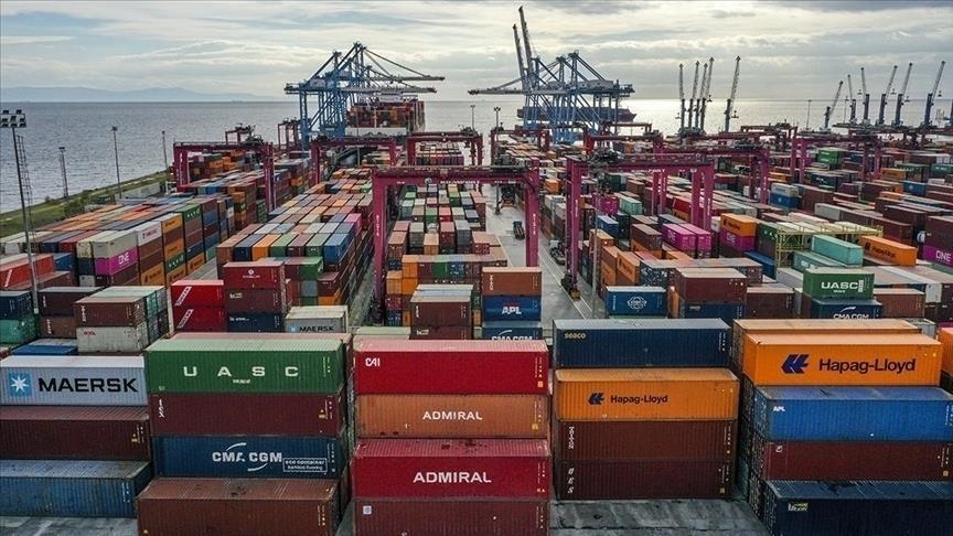 Turkiye's foreign trade gap down 7.5% in 2021