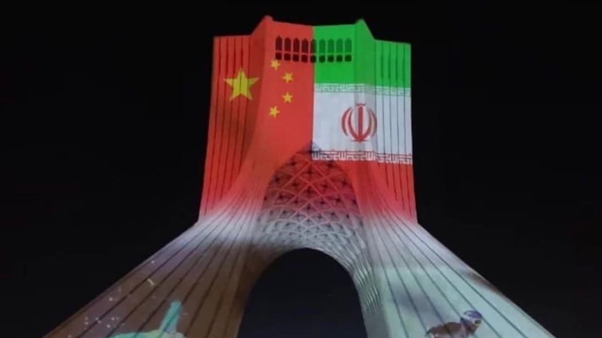 واکنشها به نمایش پرچم چین روی برج آزادی تهران