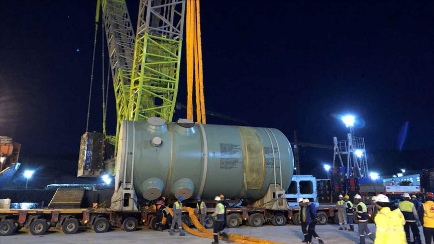 Akkuyu NGSnin ikinci güç ünitesinin reaktör basınç kabı inşaat sahasına ulaştı