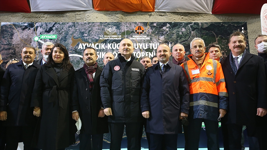 Çanakkale'de Kazdağları geçişindeki Ayvacık T-2 Tüneli'nde ışık göründü