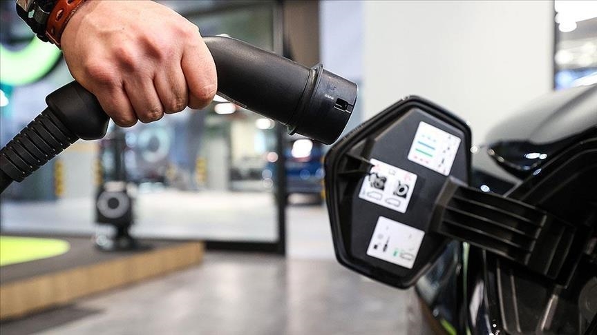 1/3 of cars sold in Europe in 2021 were either electric or hybrid, industry data shows