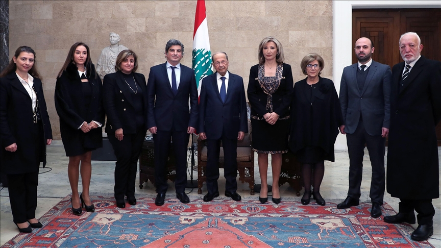لبنان.. عون يتعهد بكشف المسؤولين عن أزمة البلاد