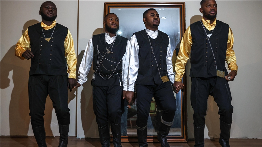 Afrikalıların kıvraklığı horon ile birleşti