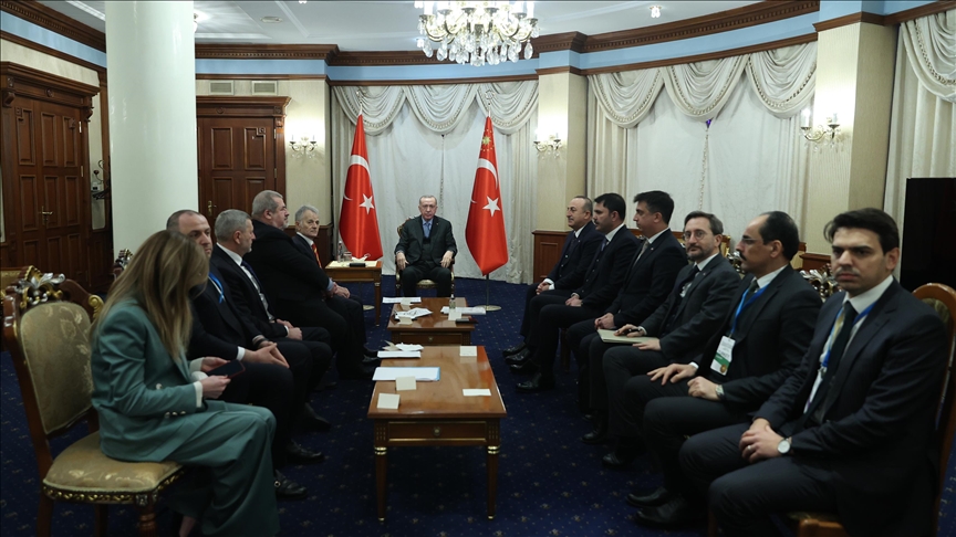 Cumhurbaşkanı Erdoğan, Kırım Tatar Heyeti'ni kabul etti