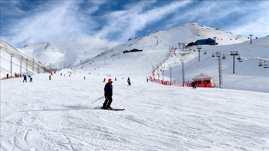 Turkiye's Palandoken ski resort attracting tourists from all over world