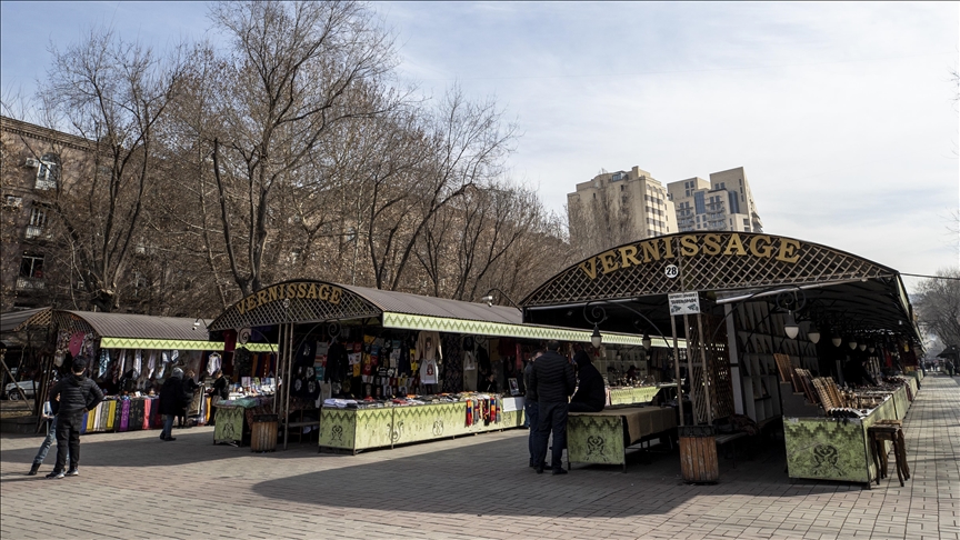 Shopkeepers in Yerevan expect more tourists as flights from Istanbul resume