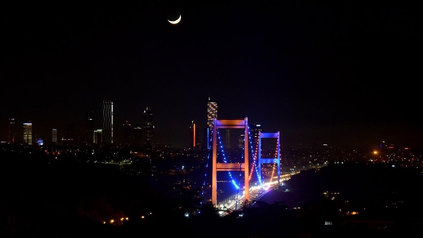 FSM Köprüsü, Dünya Kanser Gününe dikkati çekmek için ışıklandırıldı