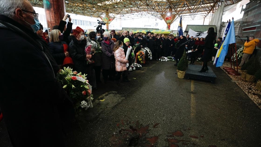 Bosnadaki pazar yeri katliamı kurbanları 28. yılında törenle anıldı