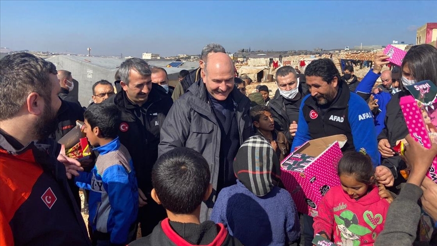 İçişleri Bakanı Soylu, İdlib'de yapımı süren briket evleri inceledi