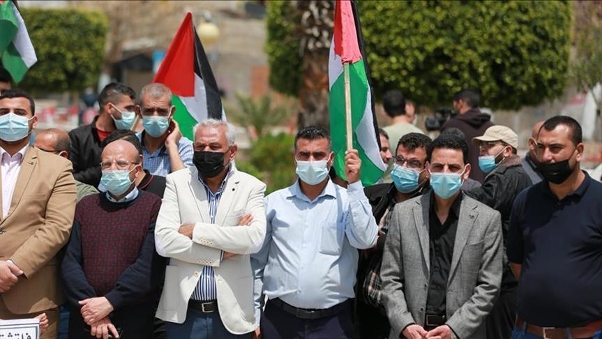 فلسطينيون يتظاهرون ضد غلاء الأسعار جنوبي الضفة الغربية