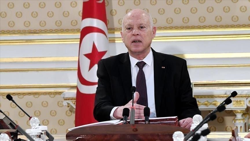 رئيس تونس يعلن عزمه حل المجلس الأعلى للقضاء