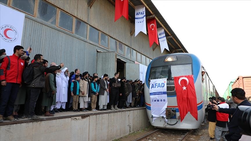 "Voz dobrote" sa 750 tona pomoći iz Turkiye stigao u Avganistan