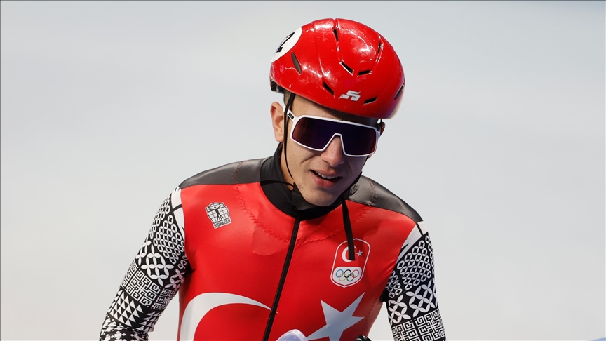 Milli sporcu Furkan Akar, kısa kulvar sürat pateninde B serisi finalinde yarışmaya hak kazandı