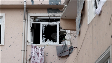 Üsküdar'da 3 katlı binanın üst katında patlama