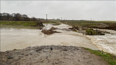 Tekirdağ'da aşırı yağış nedeniyle Çorlu Deresi taştı