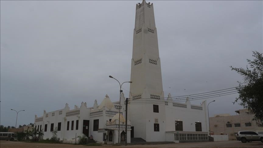 كورونا.. سلطنة عمان تخفف القيود في عدة أماكن بينها المساجد