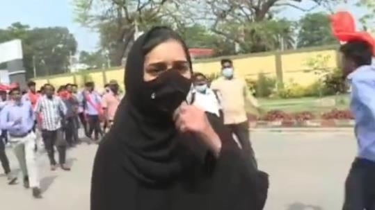 Heckled over hijab, Indian Muslim college girl says not scared