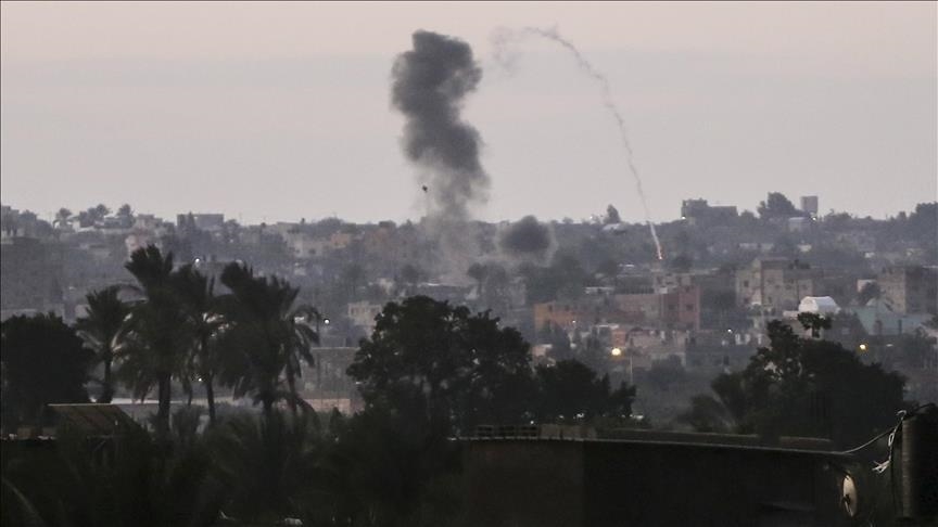Un drone israélien lance des bombes de gaz lacrymogène à l'est de Gaza