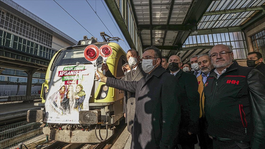 Afganistan'a yardım malzemesi taşıyan 'İyilik Treni'nin ikincisi törenle uğurlandı