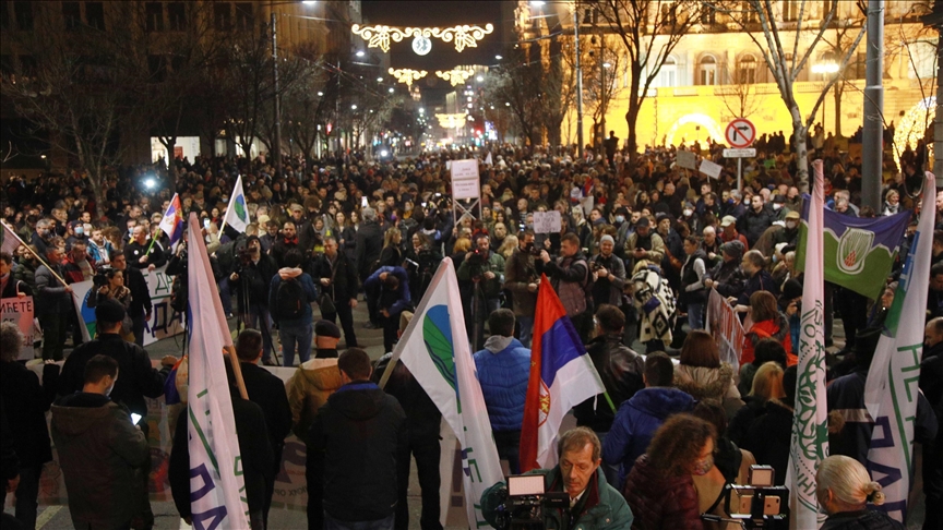 Srbija: Ekološki aktivisti počeli da kampuju ispred Vučićevog kabineta