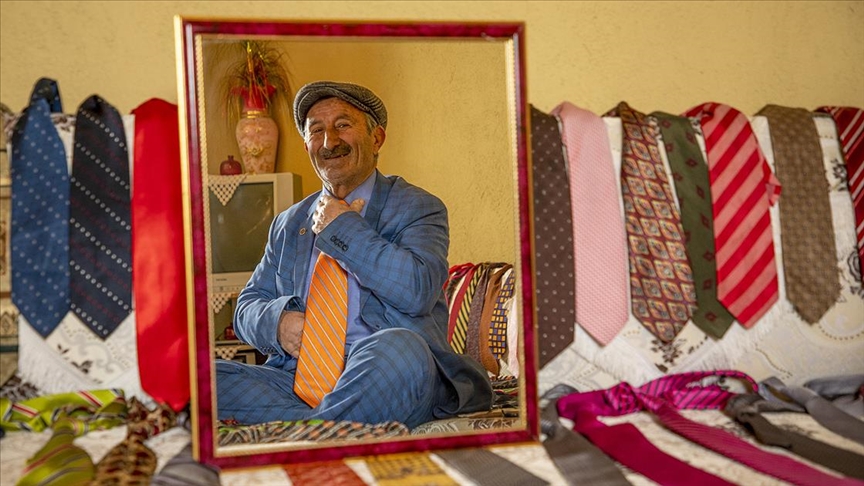 63 yıl önce taktığı kravatı bir daha çıkarmadı