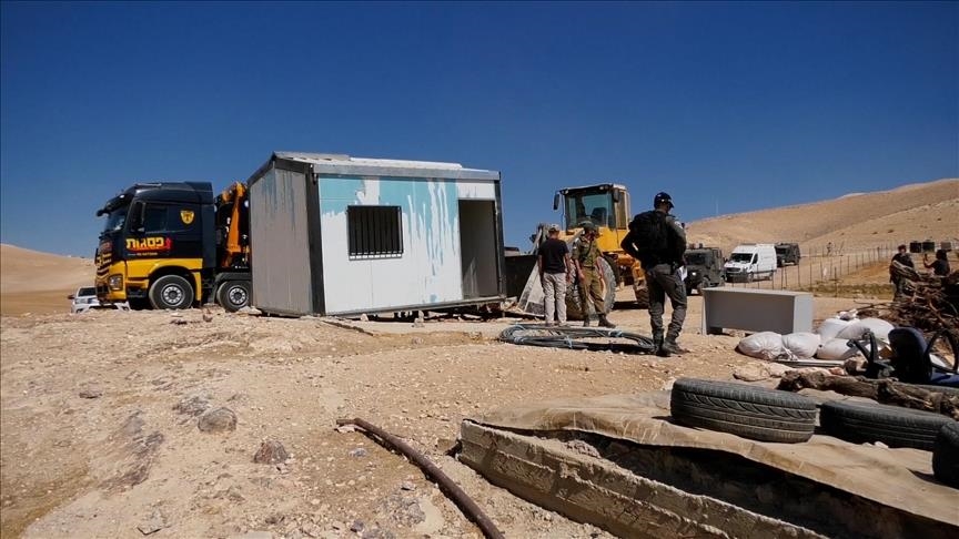 الجيش الإسرائيلي ومستوطنون يهدمون 7 غرف زراعية وبئر مياه بالضفة