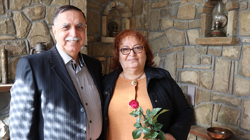 46 yıllık evli çift mutluluklarını huzurevinde de sürdürüyor