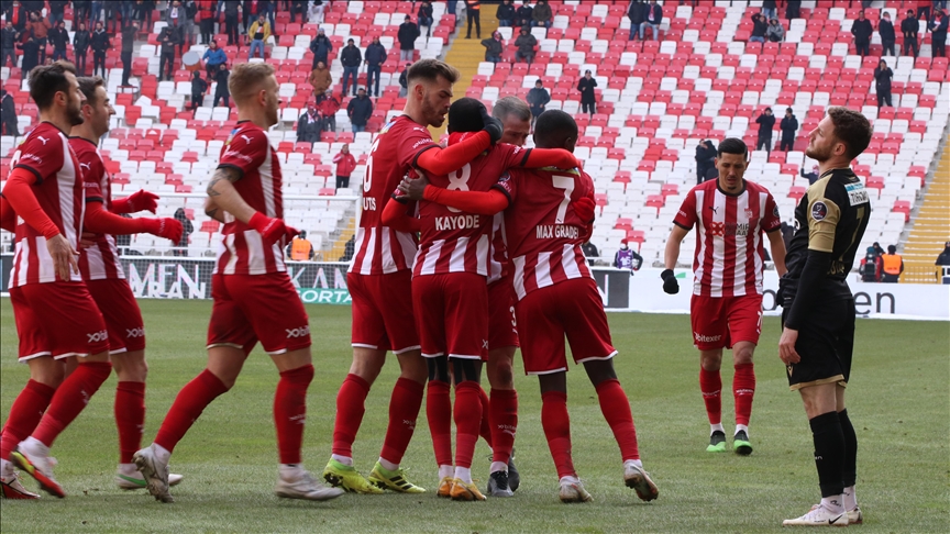 Sivasspor geriye düştüğü maçta Malatyasporu yendi