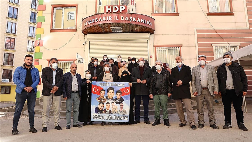 Diyarbakır anneleri Gara şehitlerini andı 