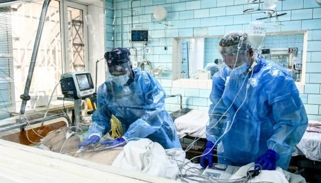 В Украине за сутки выявлено почти 17 тыс. случаев заражения COVID-19