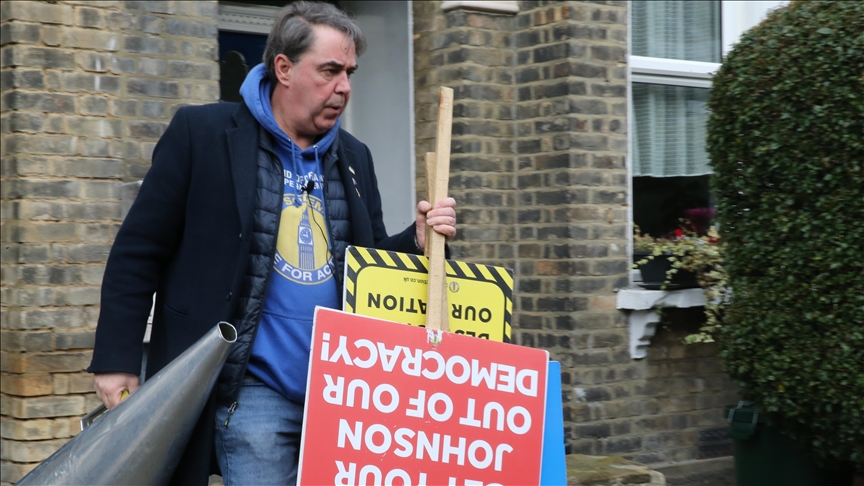 İngiltere'de Brexit karşıtı renkli protestocu, 6 yıldır sokaklarda 