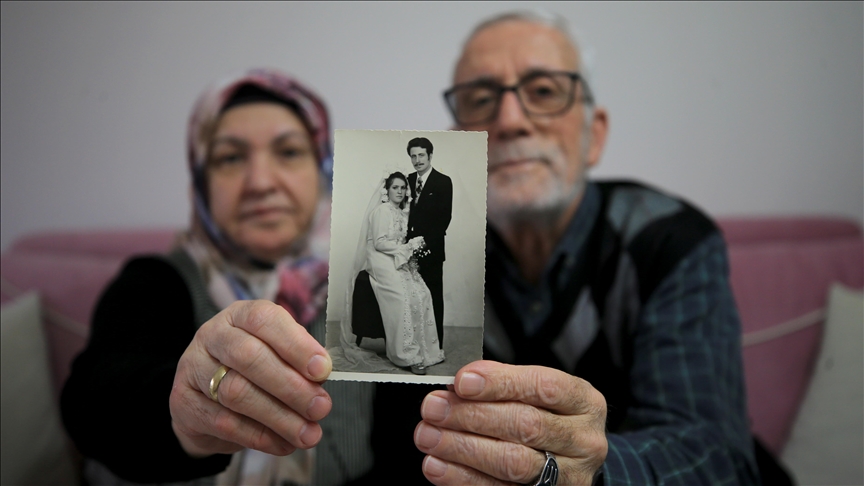 Bir yastıkta yarım asır geçiren çift sevgileriyle gençlere örnek oluyor