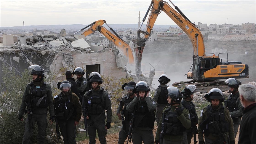 İsrail ordusu, Batı Şeriada 4 evi yıkmak hedefiyle Filistin köyünü bastı