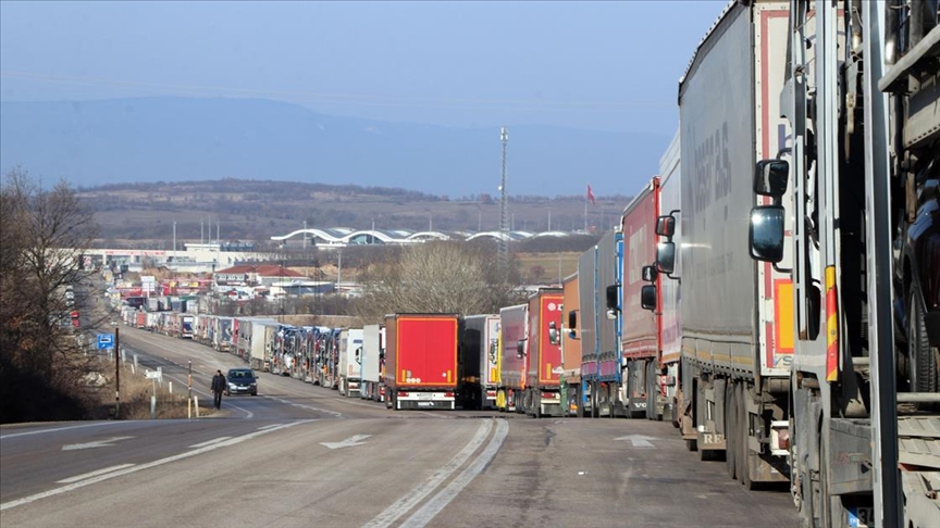Bulgaristan tarafının yetersiz kalması Hamzabeyli Sınır Kapısında tır kuyruğuna neden oldu