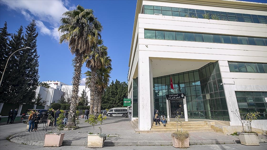 Tunus'ta Yüksek Yargı Konseyinin feshi "siyasi başarısızlığı örtme girişimi" olarak değerlendiriliyor