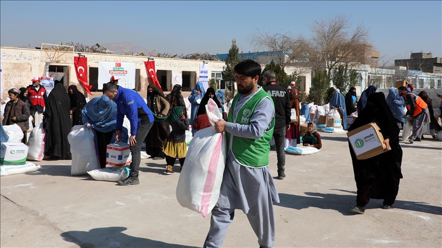 В Афганистане продолжается раздача гуманитарной помощи из Турции