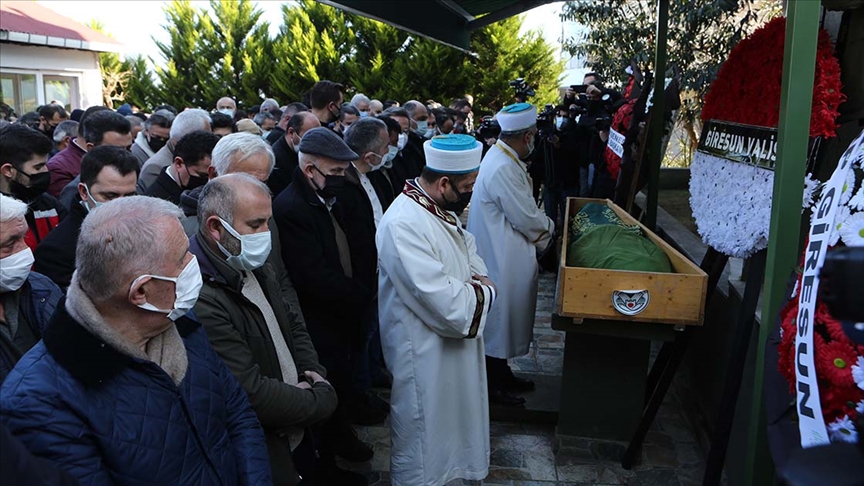 Giresunda öldürülen 16 yaşındaki Sıla Şentürkün cenazesi defnedildi