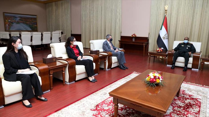 البرهان: حريصون على تسليم السلطة لحكومة منتخبة بالسودان