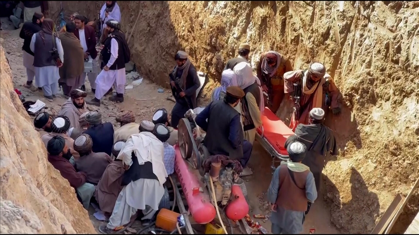 وفاة الطفل الأفغاني حيدر بعد 3 أيام من سقوطه في بئر