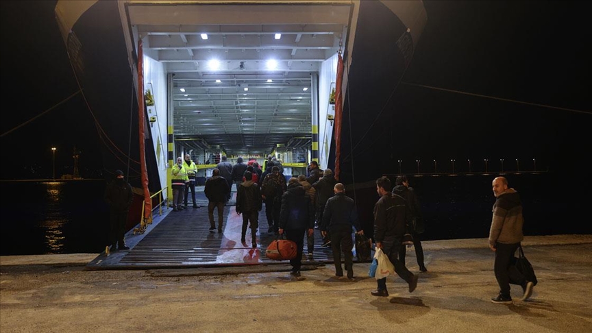 Yunanistan'da yanan feribottan kurtarılan Türk vatandaşları yurda getiriliyor