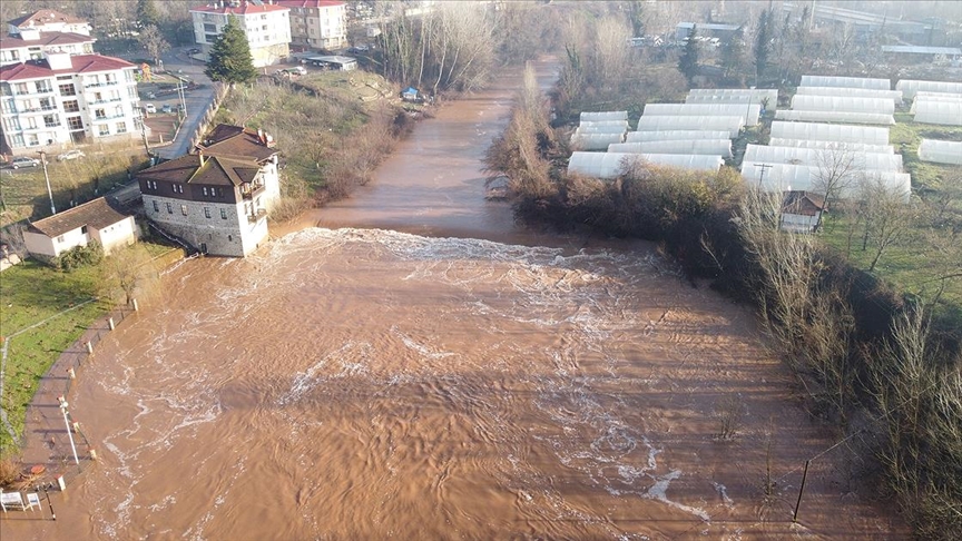 Bartın'da sağanak ve eriyen kar taşkına neden oldu
